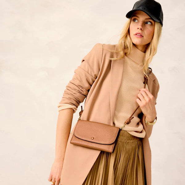 Vera Bradley - Wildwood Wallet Crossbody | Roasted Pecan