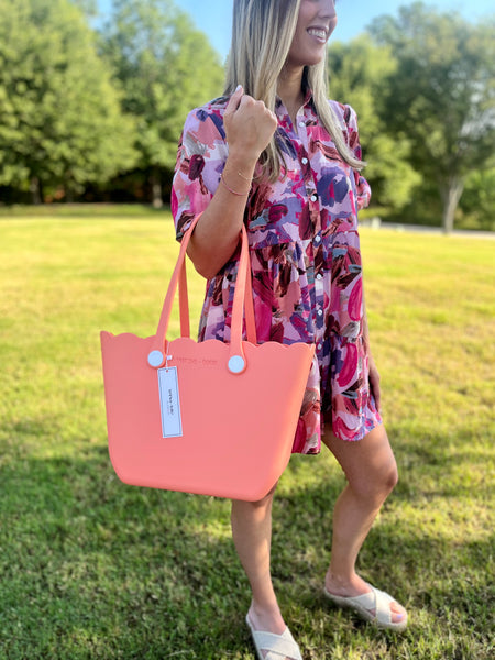 Versa Tote - Medium Scalloped Coral